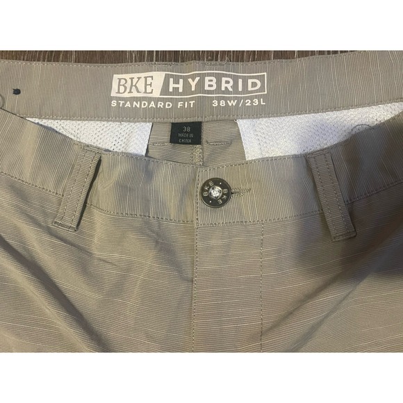 BKE Men's Beige Hybrid Shorts Standard Fit 38x23L - Picture 3 of 5